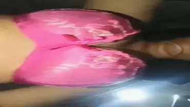 BH Pink Cewek Pamer Tete Gede Montok Sampe Ngaceng Lumer poster