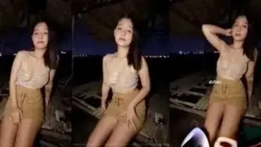 Bokep Cewek Cantik Ngewe di Gubuk Malem Malem poster