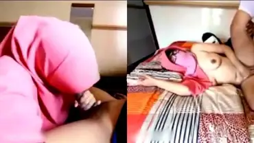 Bokep Jilbab Miss Hyper Hijab Pink Pamer Bodi Montok Hot poster