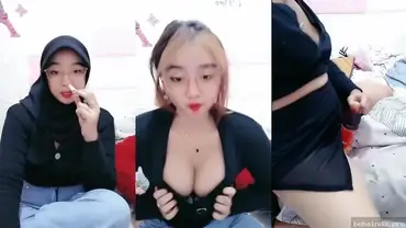 Cewek Cantik Ngebet Memek Pamer Tubuh Sambil Colmek WOT Lumer poster